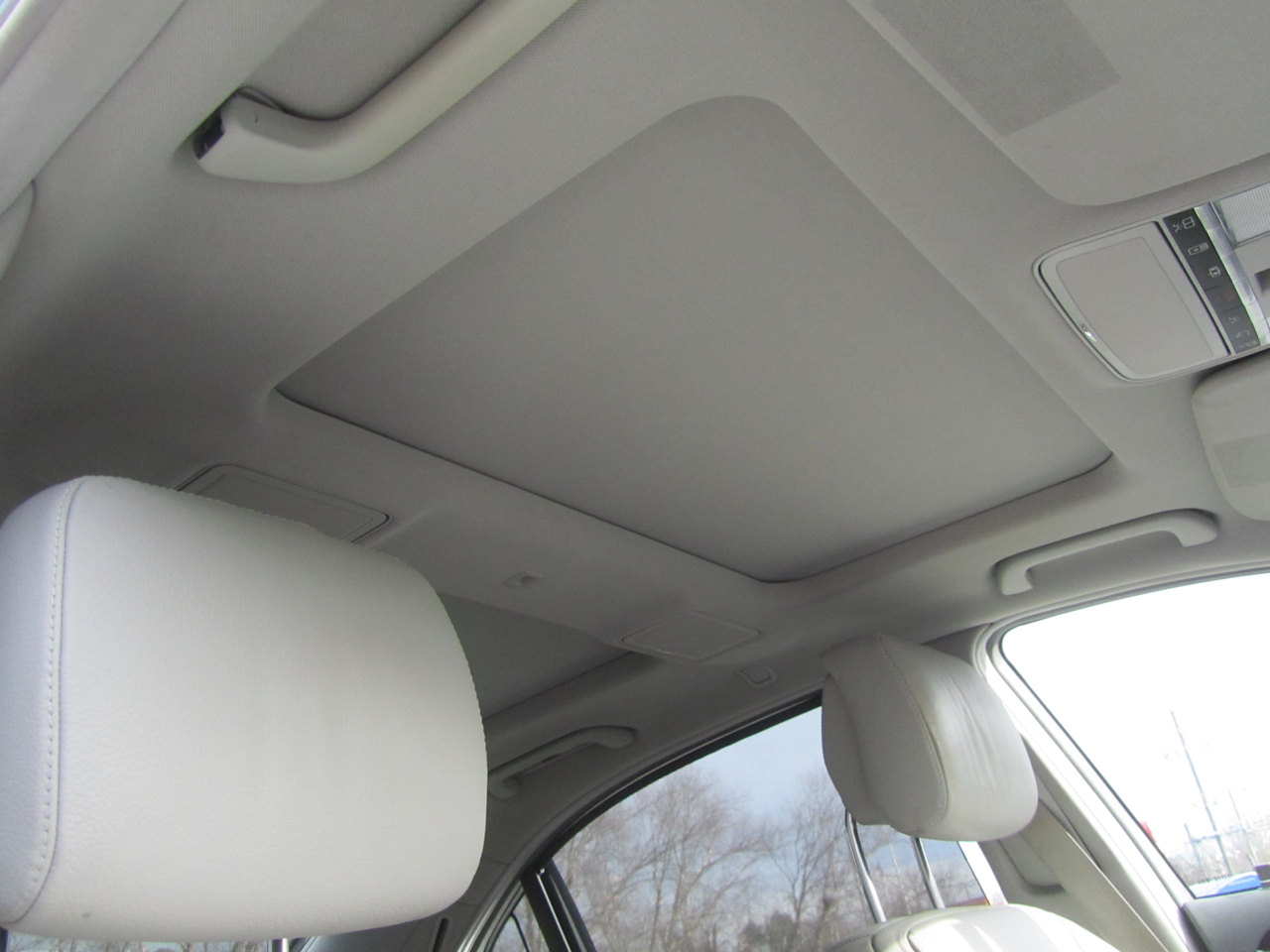 Mercedes-Benz S-Class S550 2012