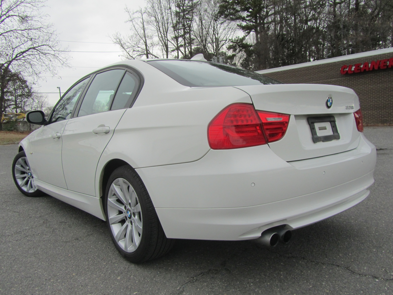 BMW 3-Series  2011