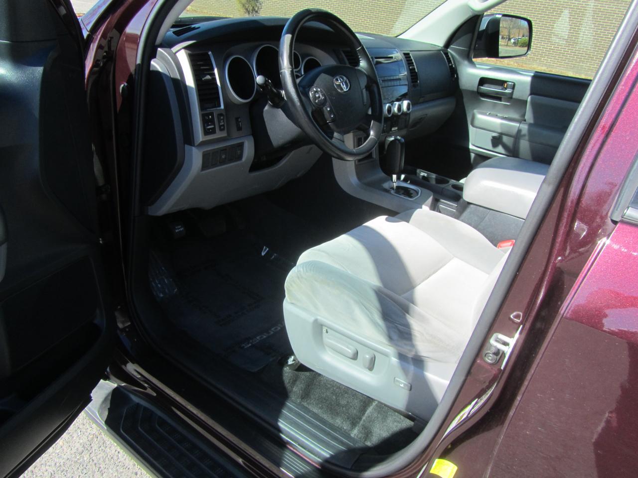 Toyota Sequoia SR5 4.6L 4WD 2012