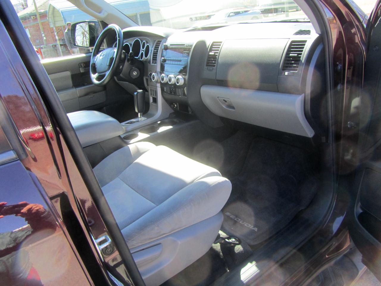 Toyota Sequoia SR5 4.6L 4WD 2012