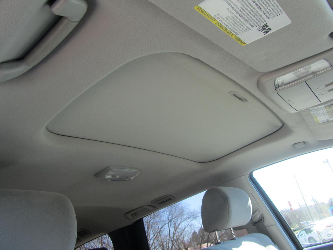 Toyota Sequoia SR5 4.6L 4WD 2012