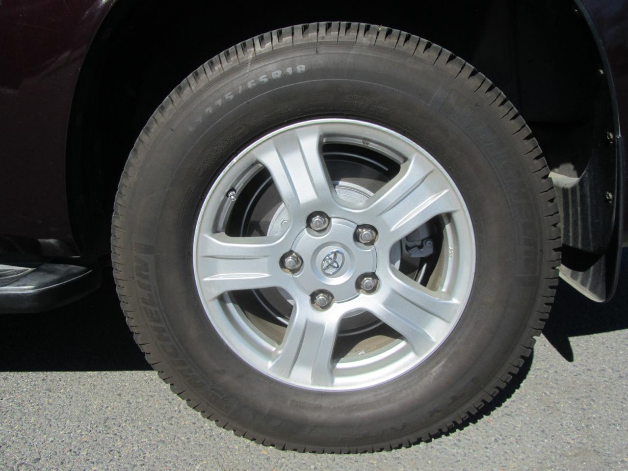 Toyota Sequoia SR5 4.6L 4WD 2012