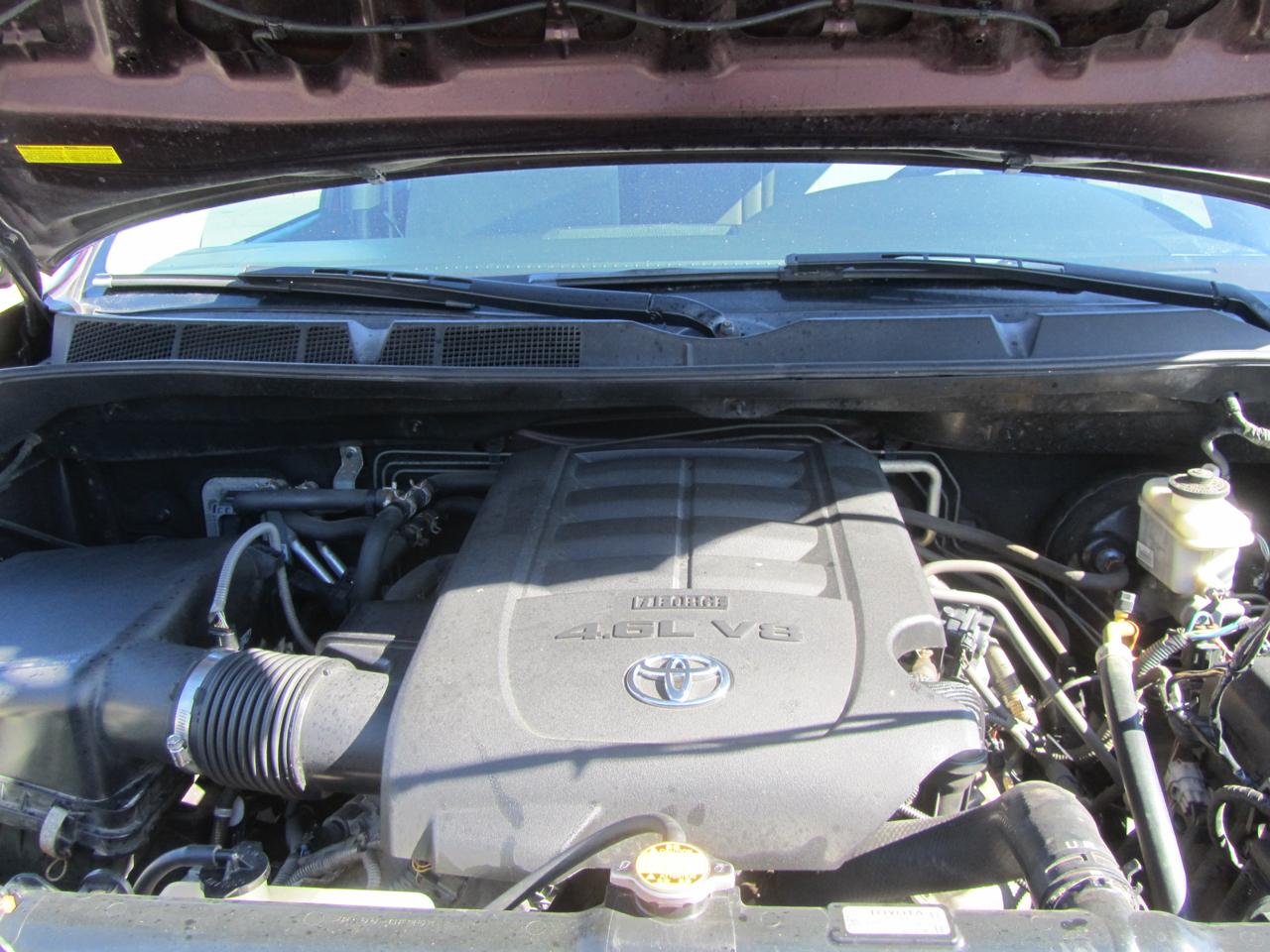 Toyota Sequoia SR5 4.6L 4WD 2012