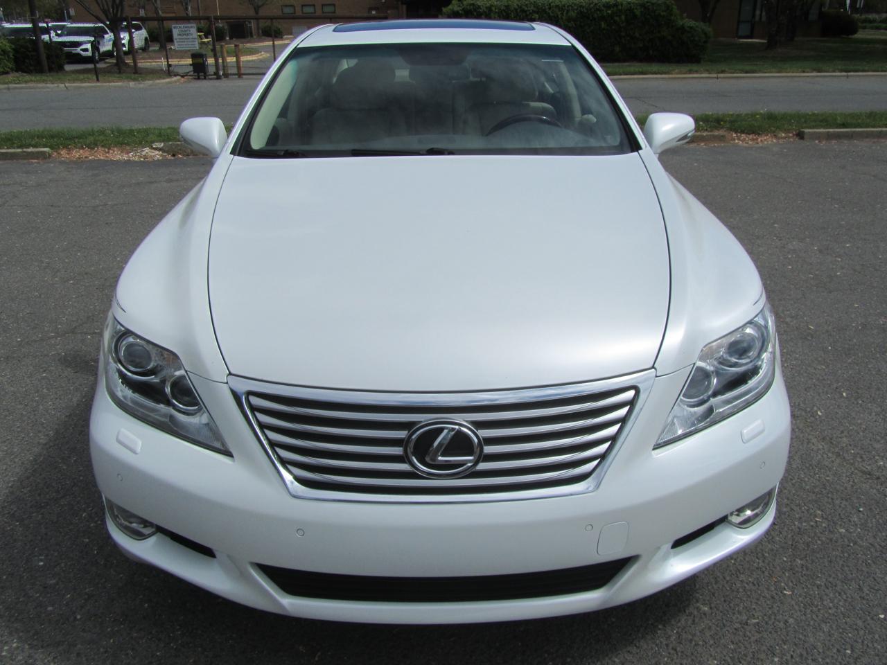 Lexus LS 460 Luxury Sedan 2011