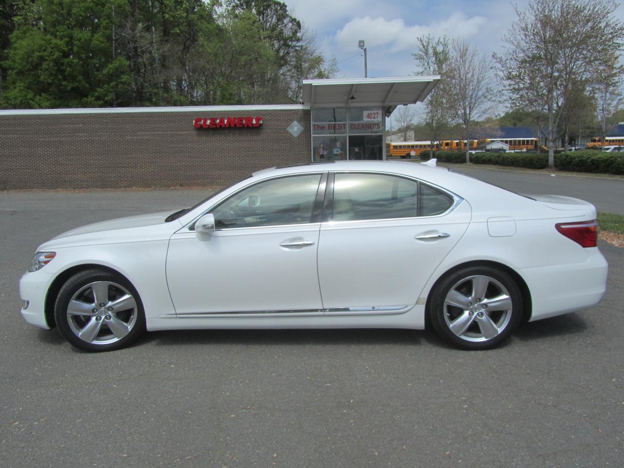 Lexus LS 460 Luxury Sedan 2011