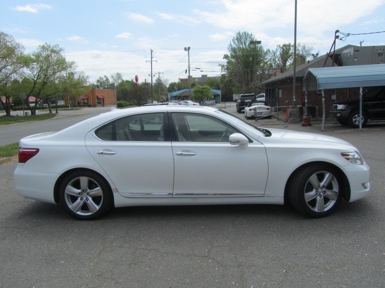 Lexus LS 460 Luxury Sedan 2011