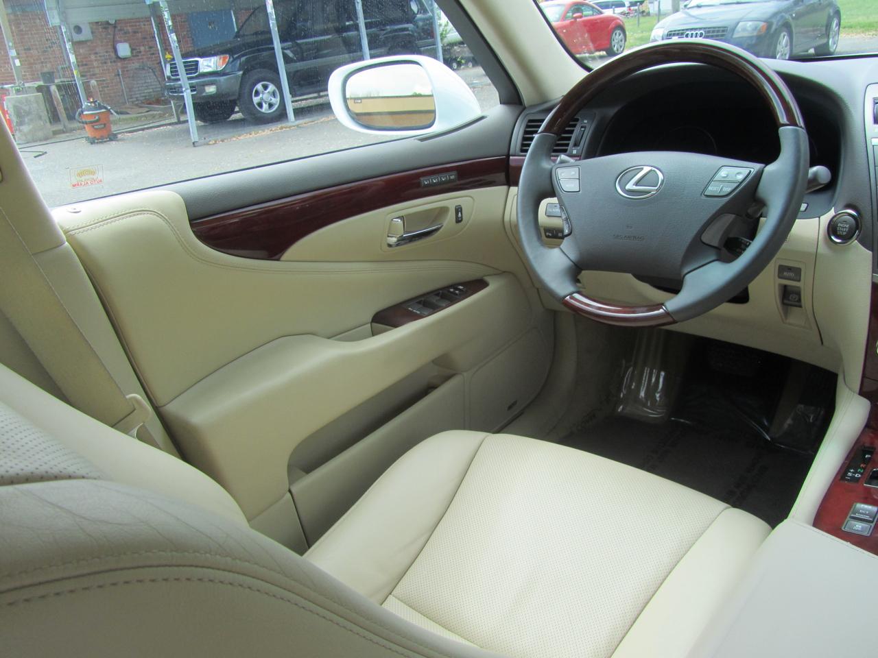 Lexus LS 460 Luxury Sedan 2011