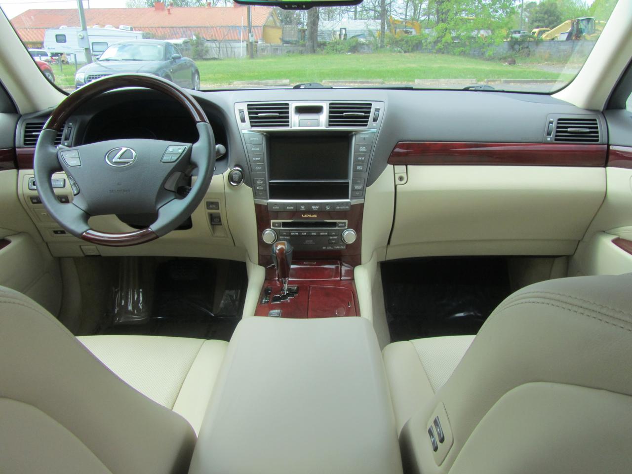 Lexus LS 460 Luxury Sedan 2011