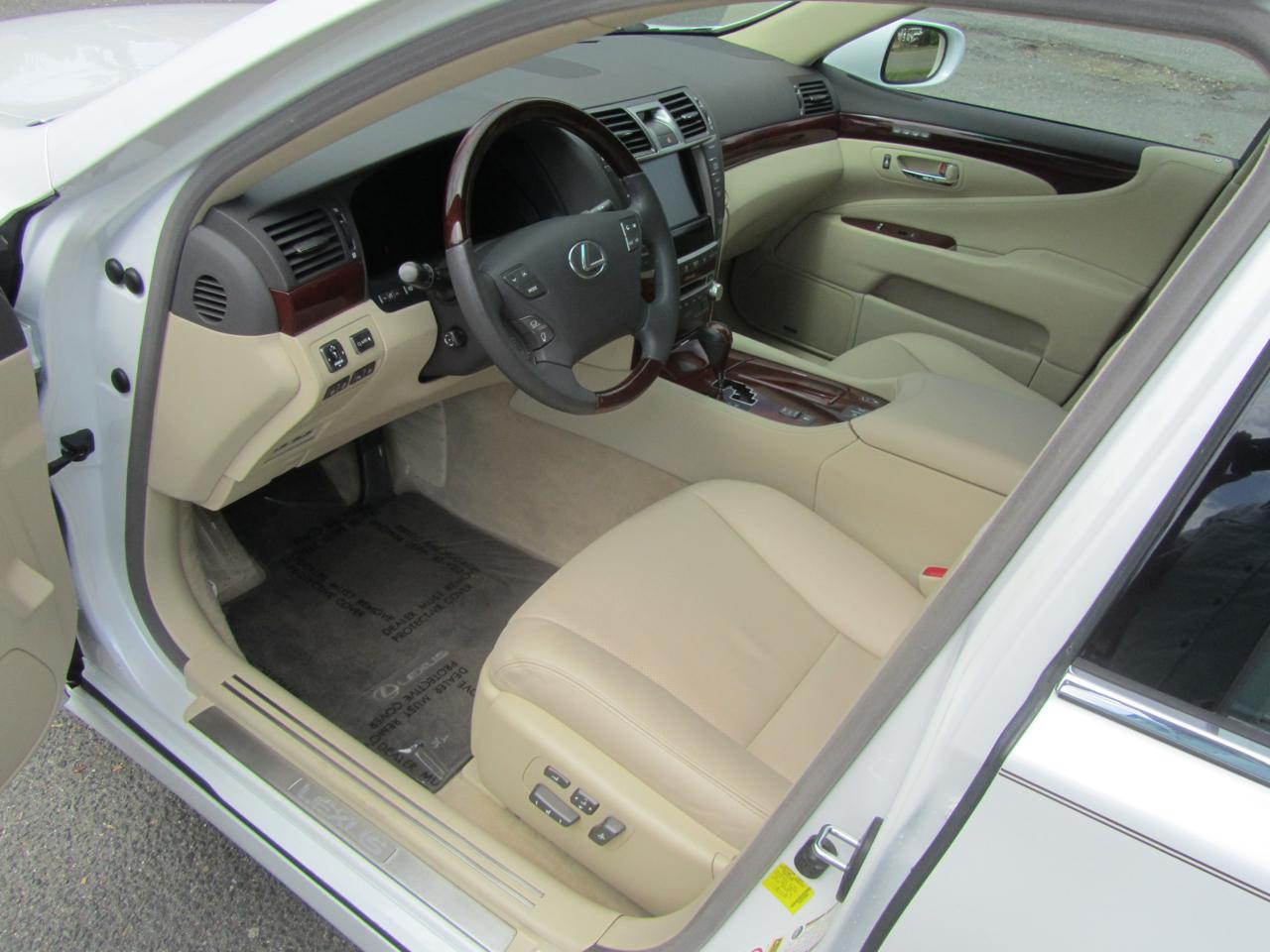 Lexus LS 460 Luxury Sedan 2011
