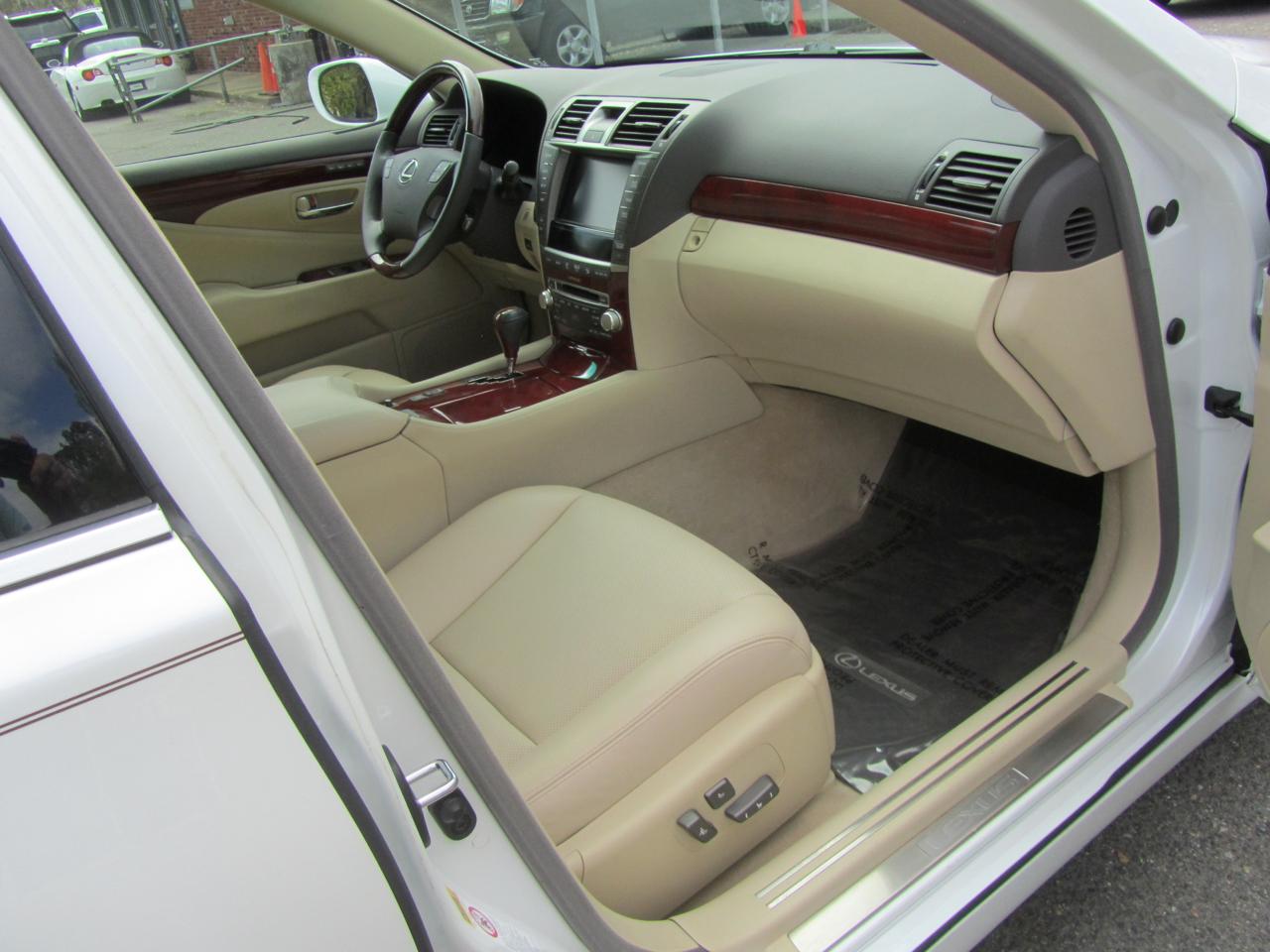 Lexus LS 460 Luxury Sedan 2011