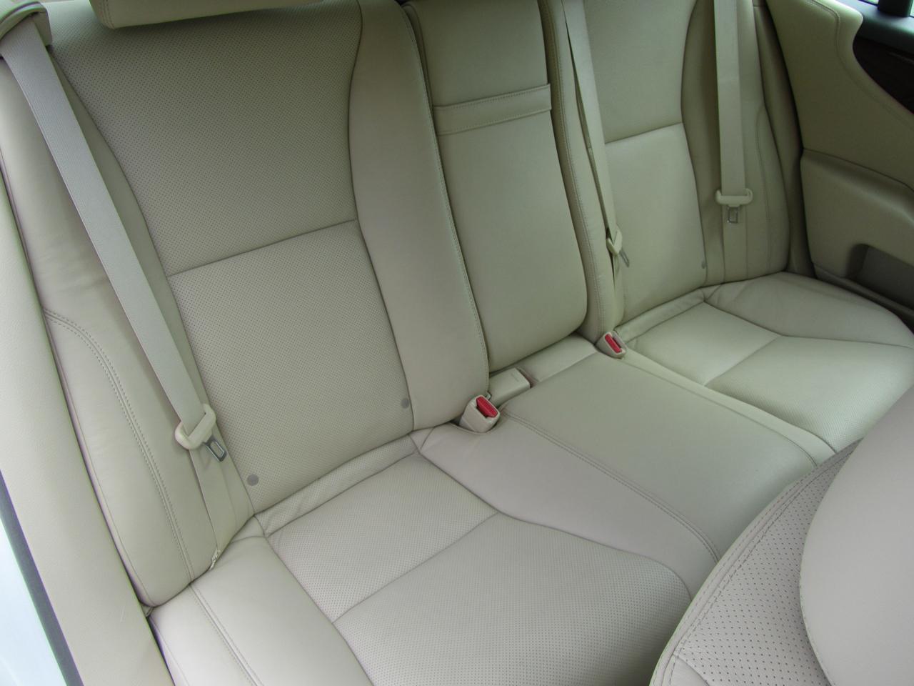 Lexus LS 460 Luxury Sedan 2011