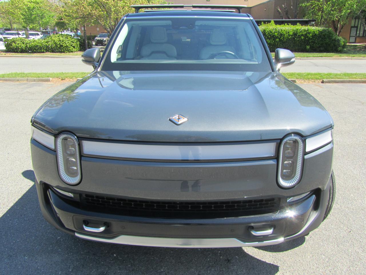 Rivian R1S  2023