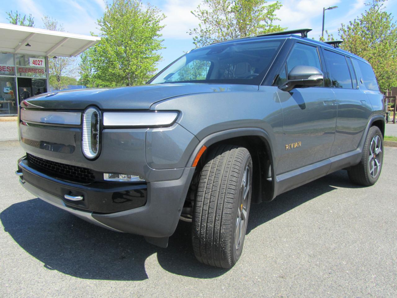 Rivian R1S  2023