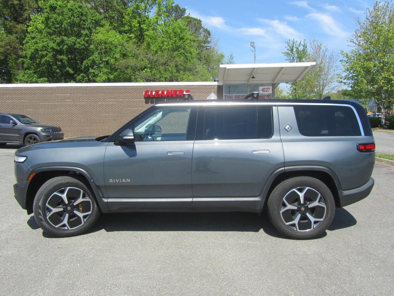 Rivian R1S  2023