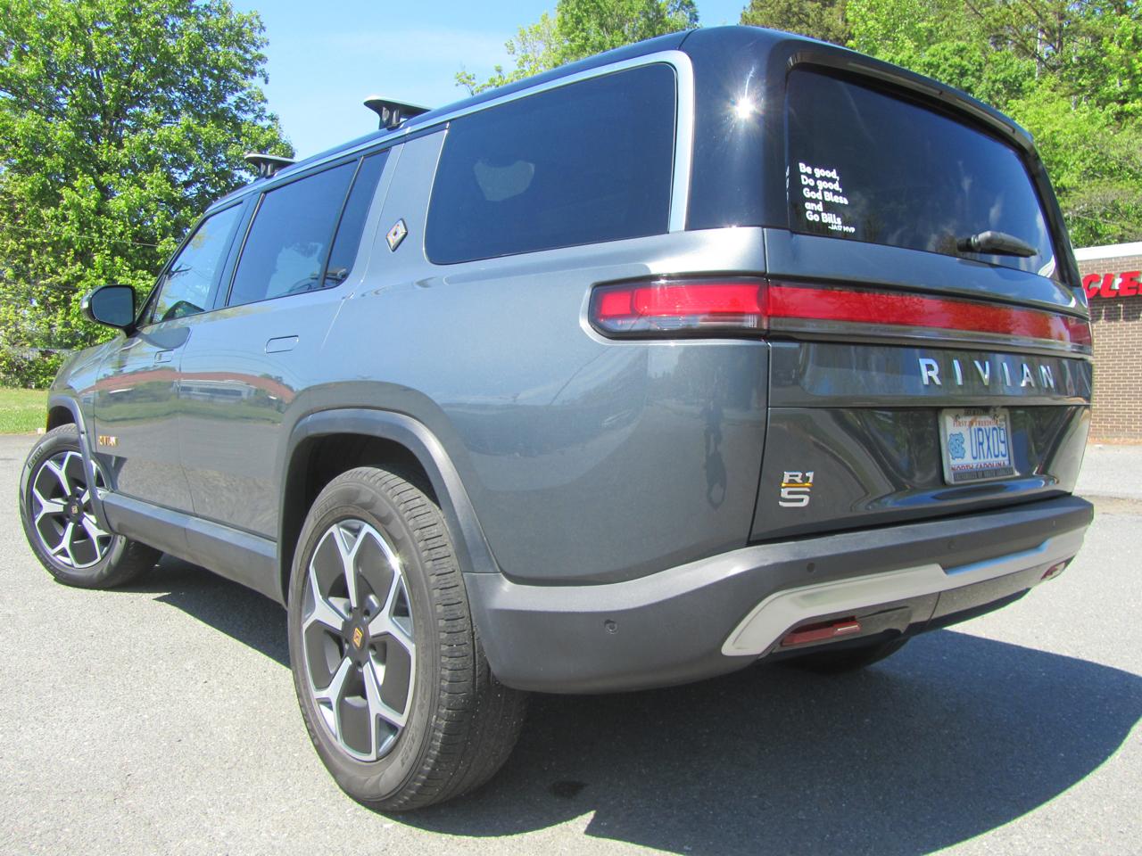 Rivian R1S  2023