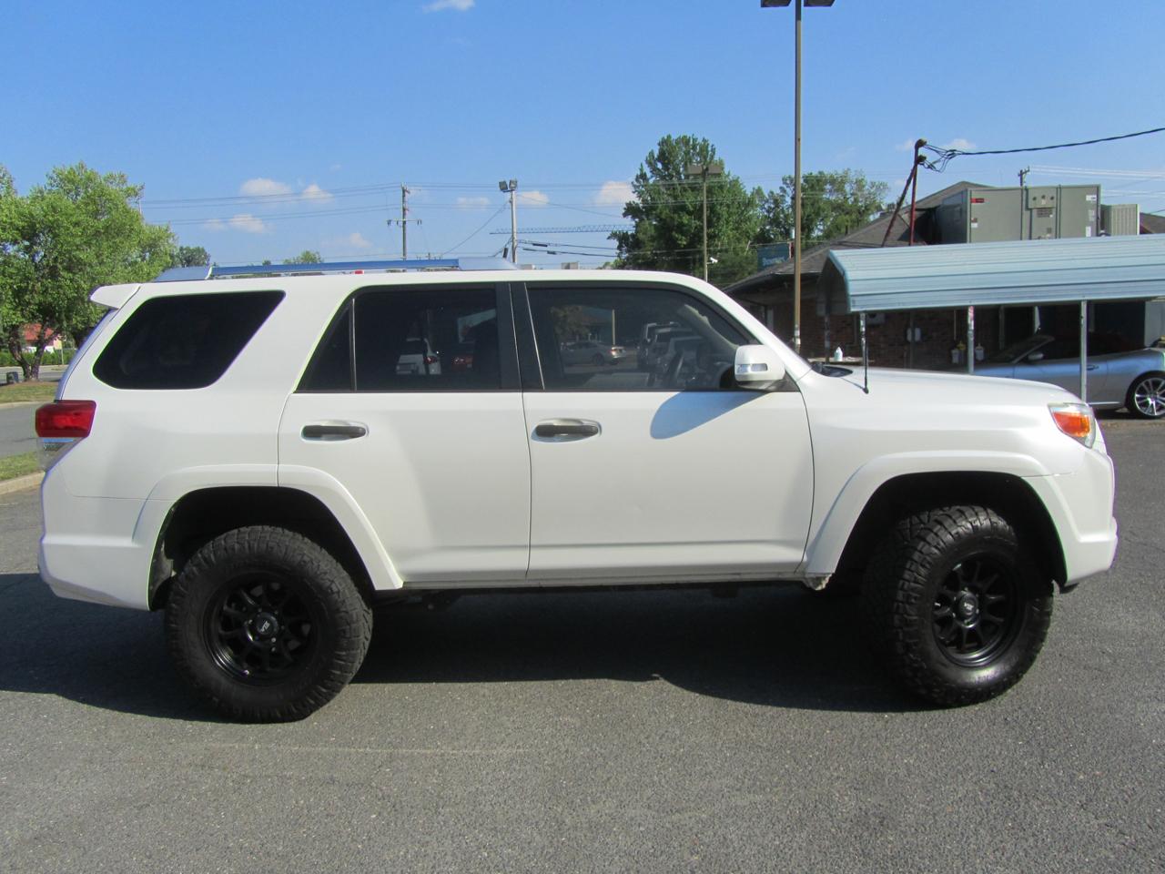 Toyota 4Runner SR5 4WD 2011