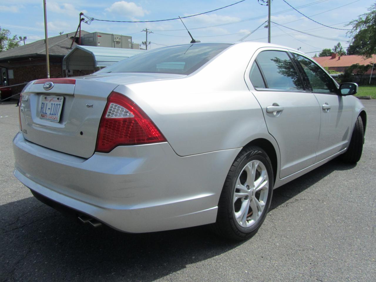 Ford Fusion SE 2012