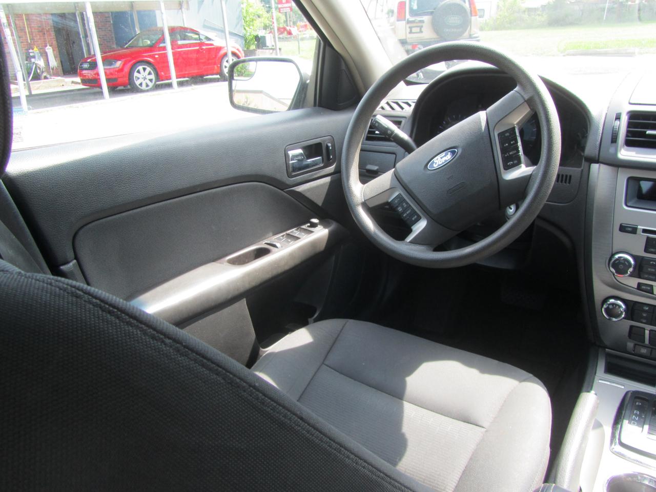 Ford Fusion SE 2012
