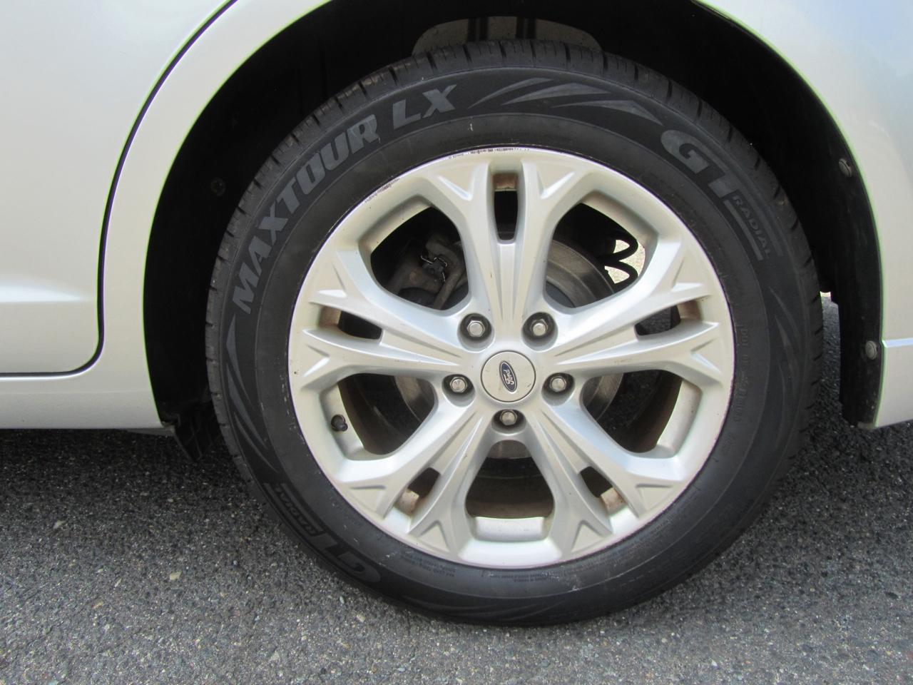 Ford Fusion SE 2012