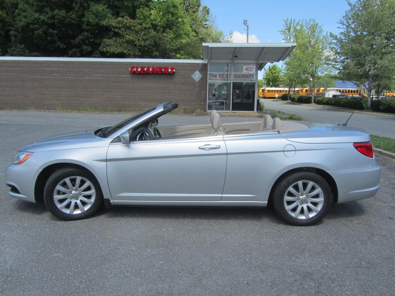 Chrysler 200 Touring Convertible 2011