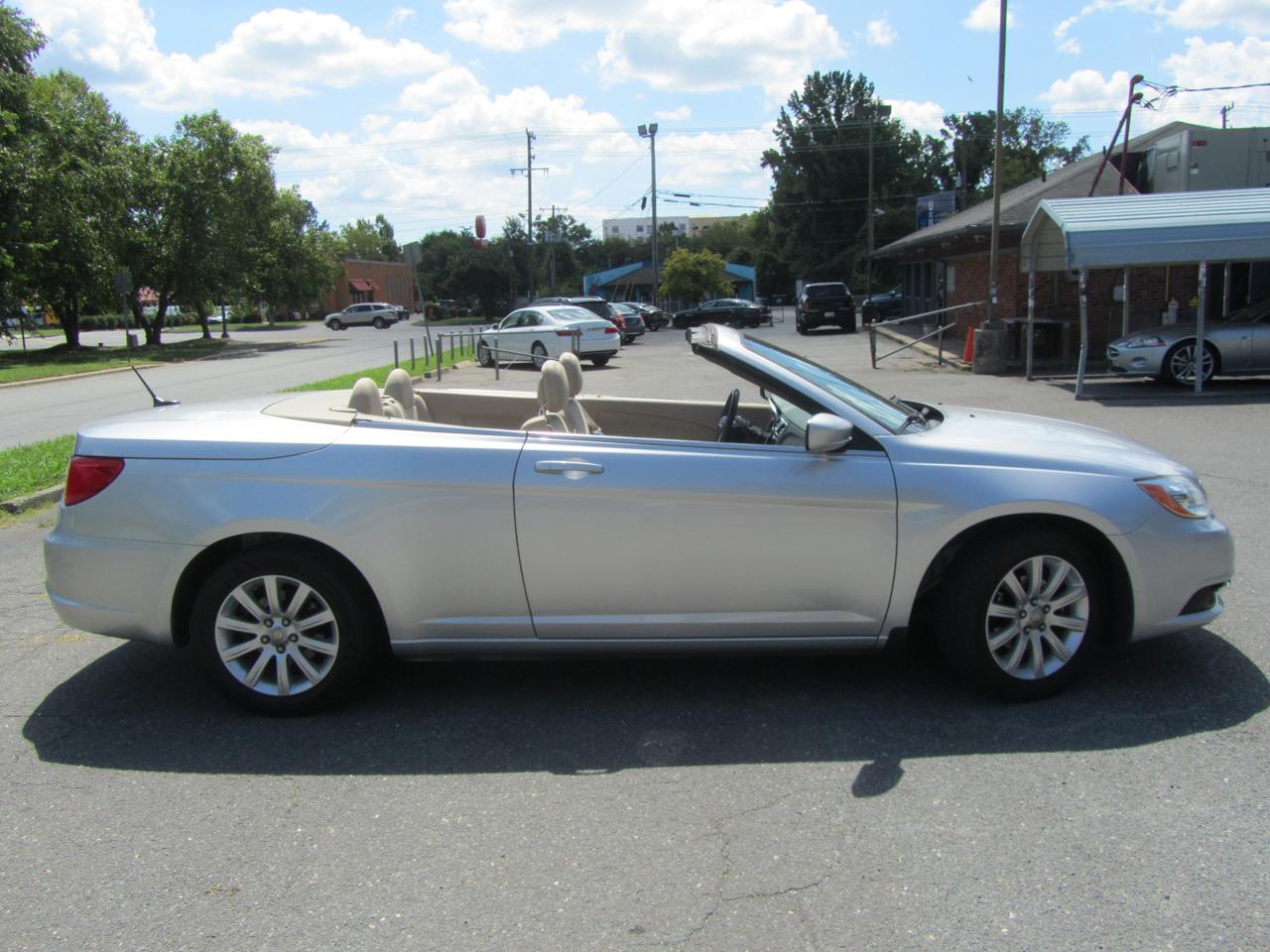 Chrysler 200 Touring Convertible 2011