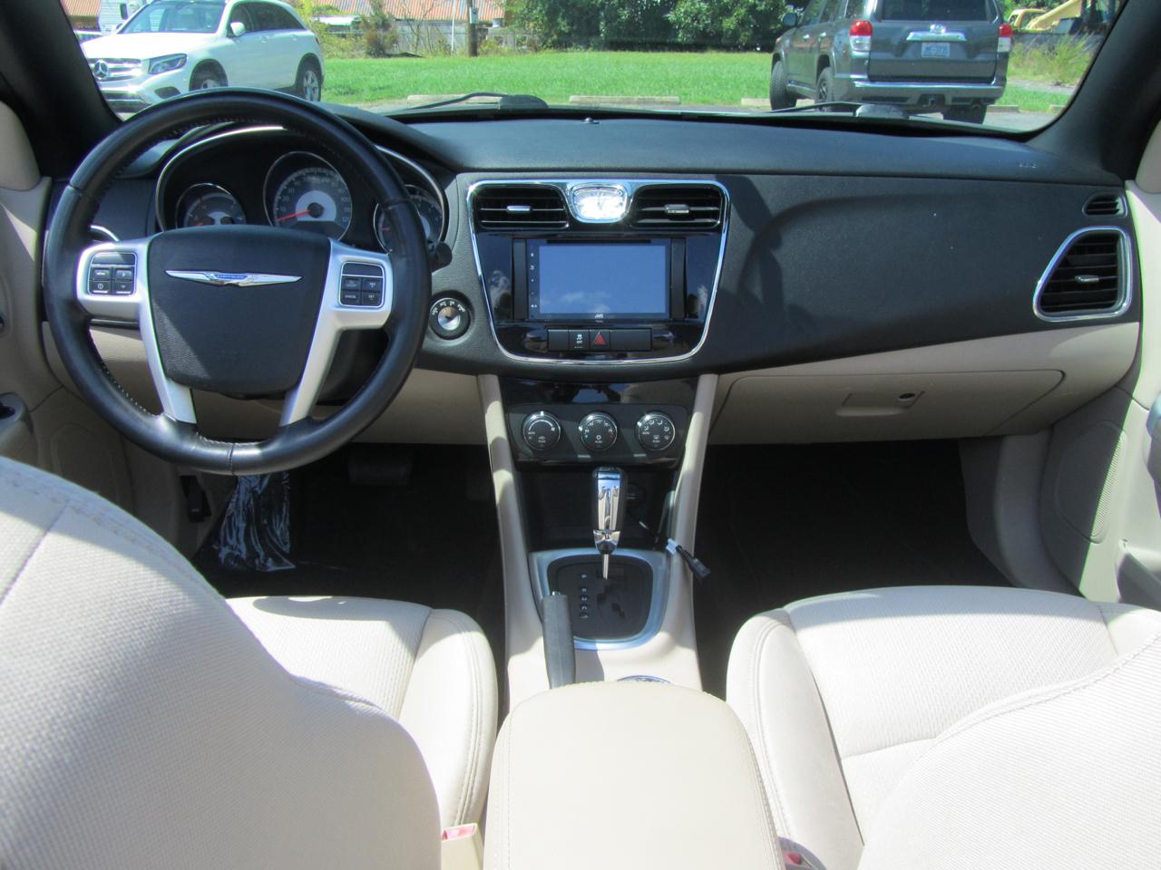 Chrysler 200 Touring Convertible 2011