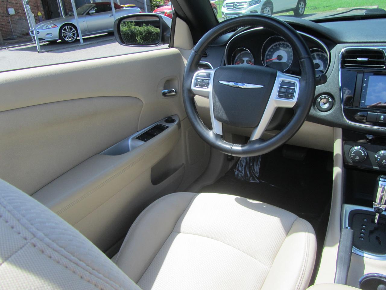 Chrysler 200 Touring Convertible 2011