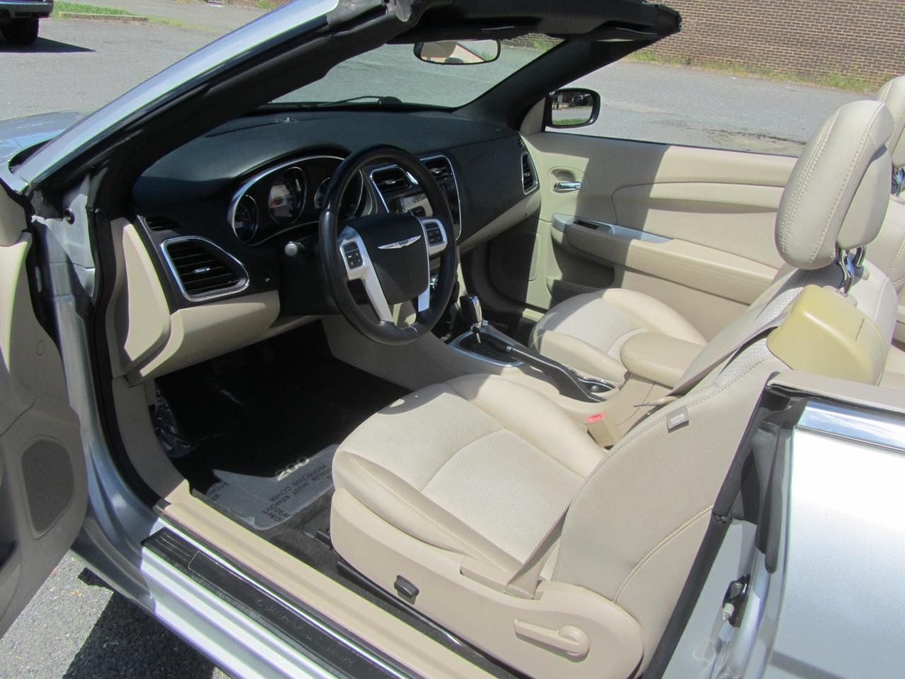 Chrysler 200 Touring Convertible 2011