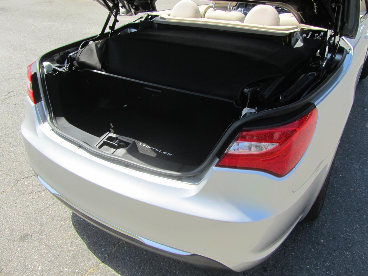 Chrysler 200 Touring Convertible 2011