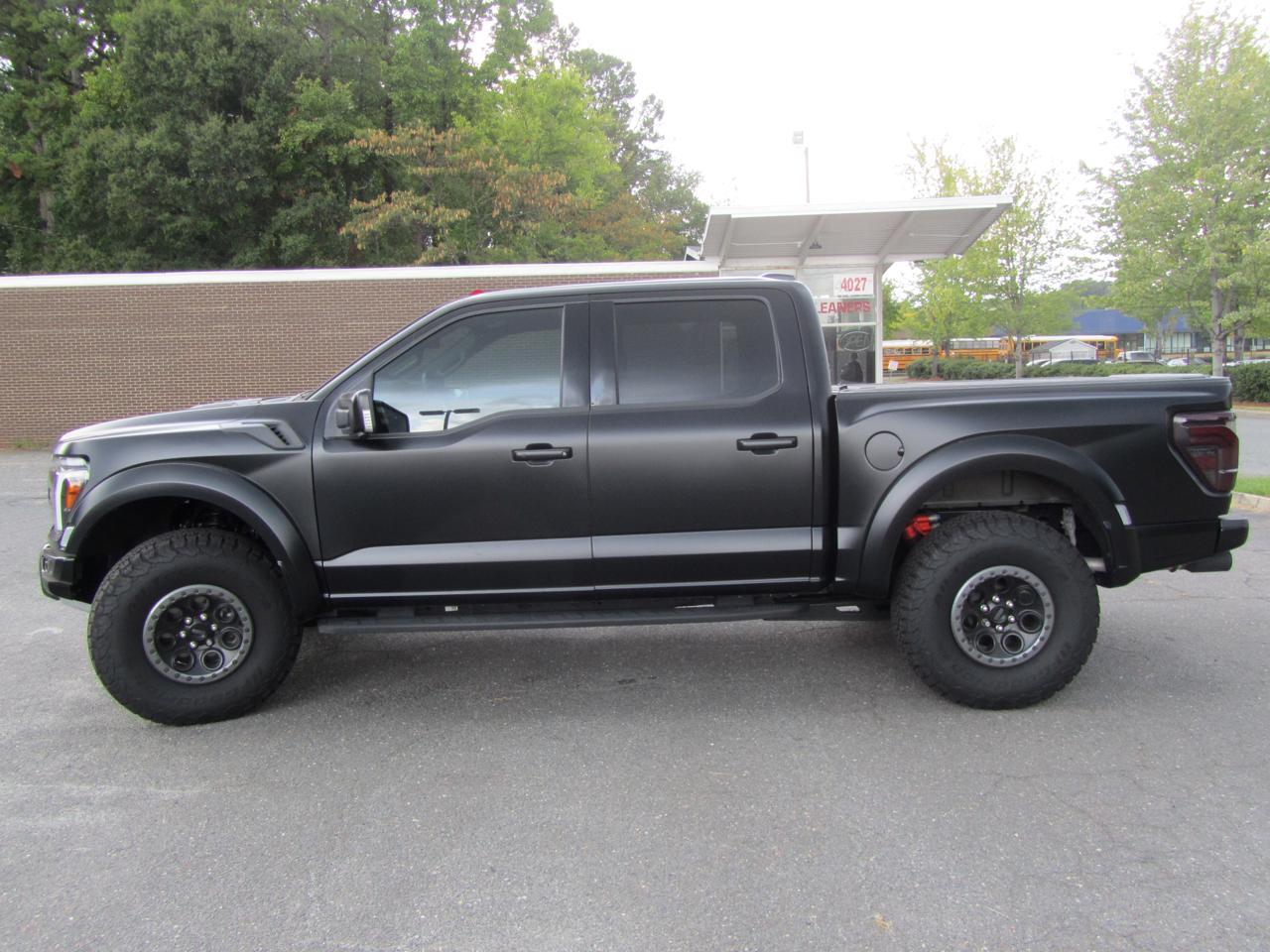 Ford F-150 Raptor SuperCrew 4WD 2025