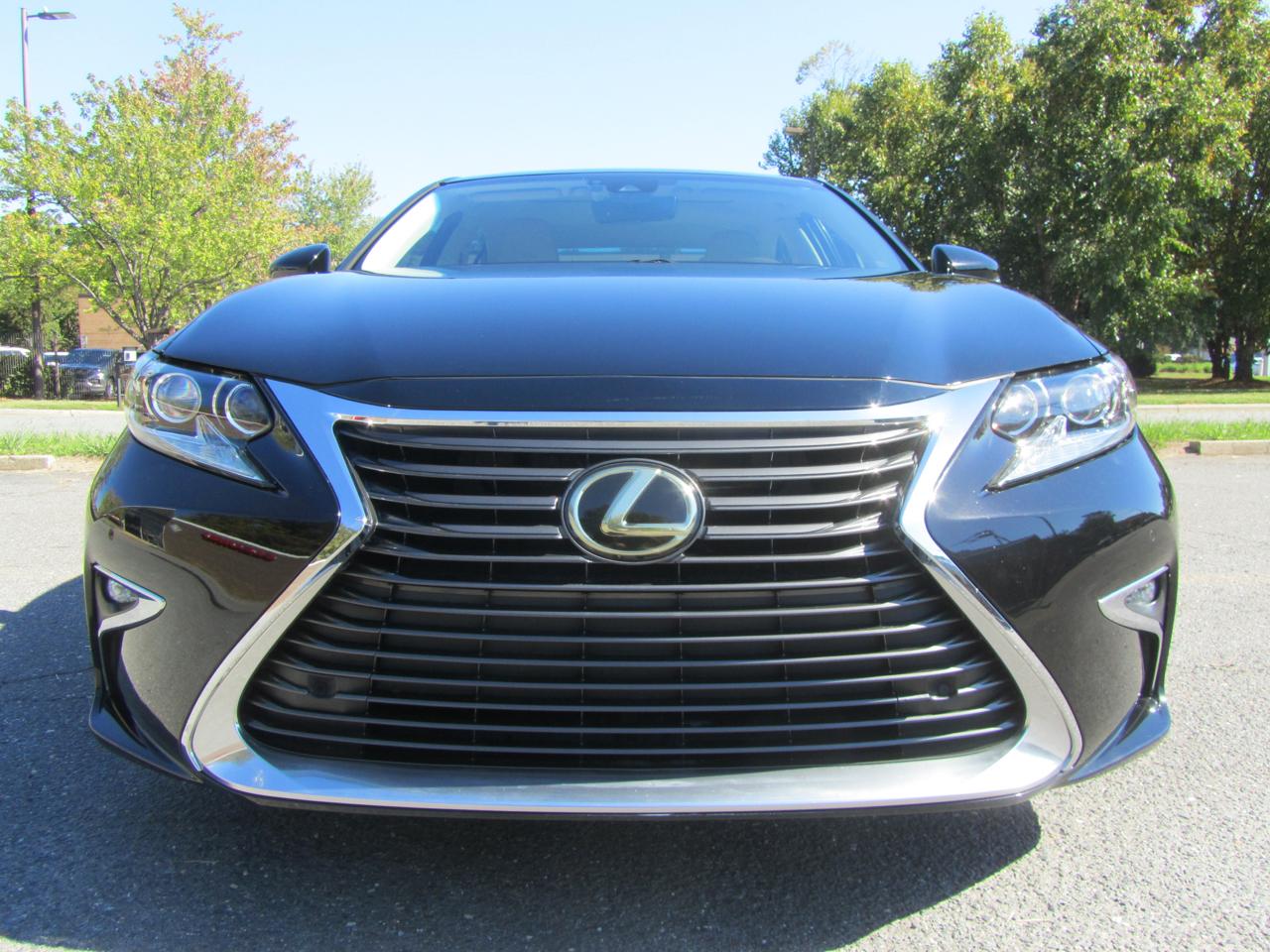 Lexus ES 350 4D Luxury Sedan 2016