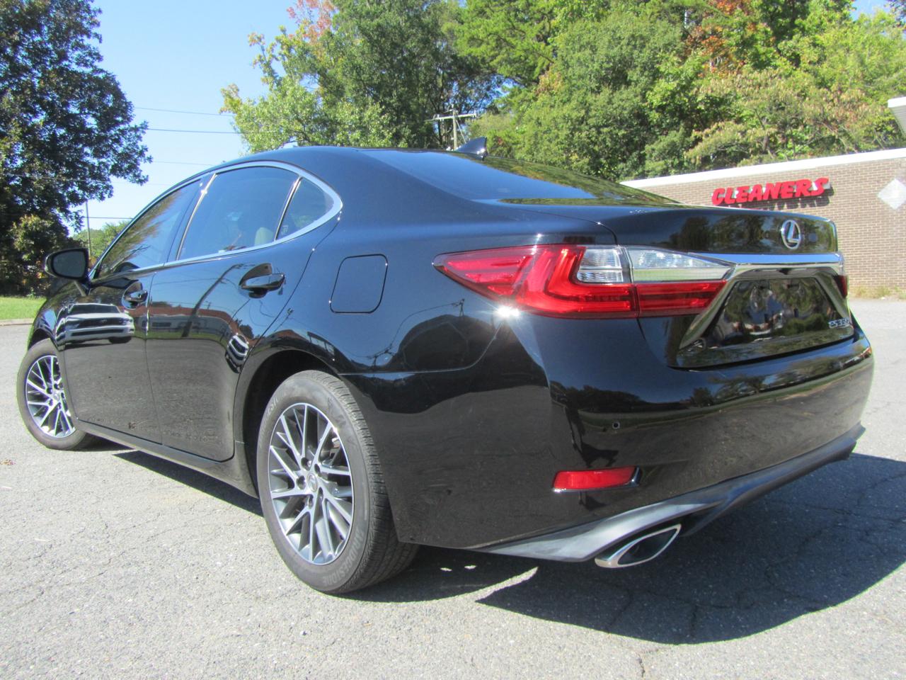 Lexus ES 350 4D Luxury Sedan 2016