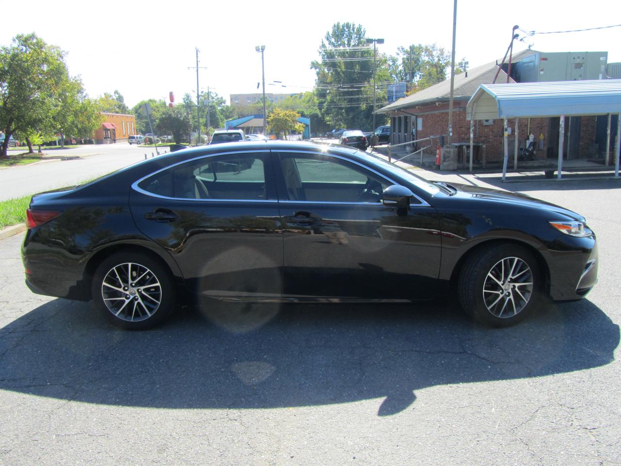 Lexus ES 350 4D Luxury Sedan 2016