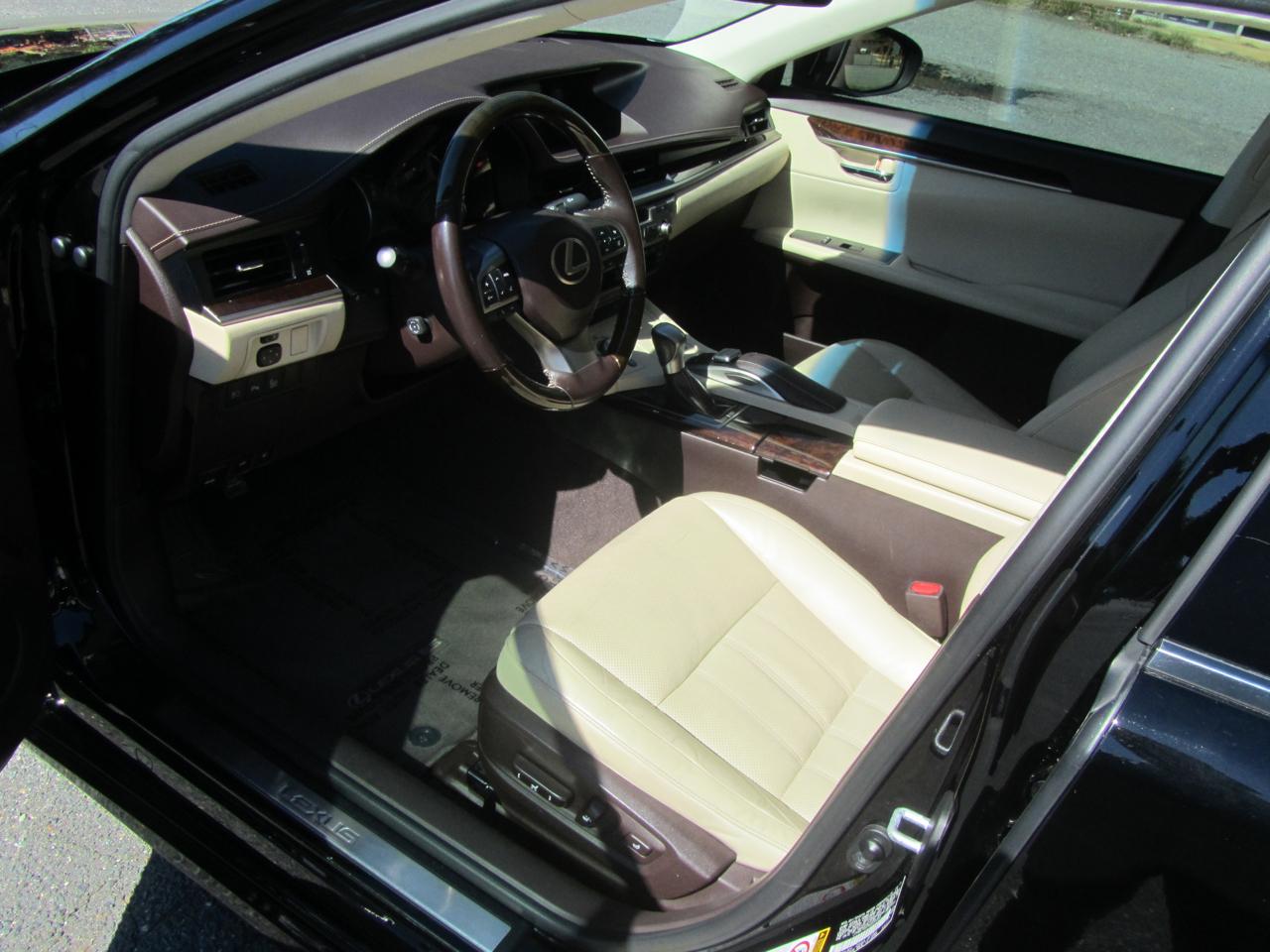 Lexus ES 350 4D Luxury Sedan 2016