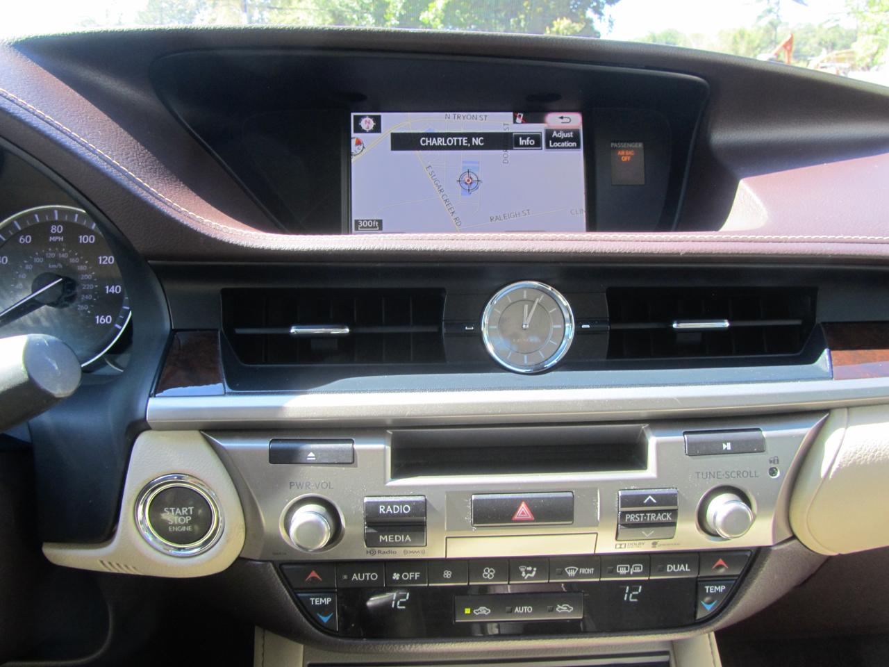 Lexus ES 350 4D Luxury Sedan 2016