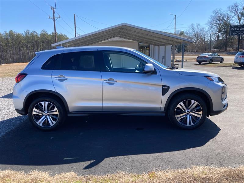 Mitsubishi Outlander Sport  2025