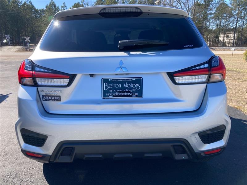 Mitsubishi Outlander Sport  2025