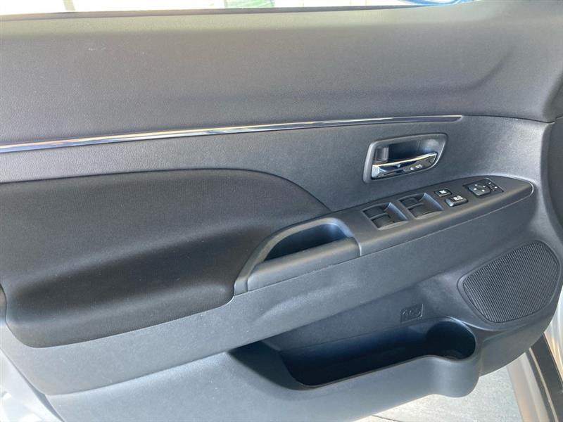 Mitsubishi Outlander Sport  2025