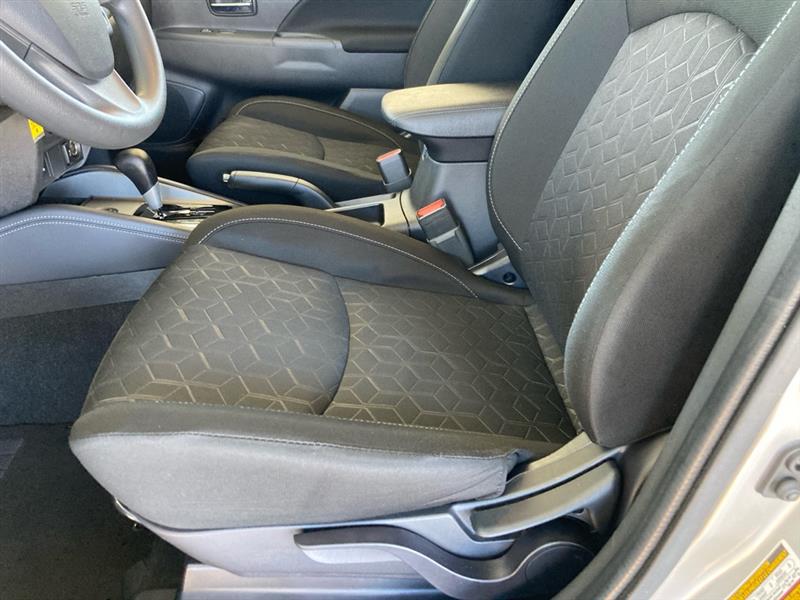 Mitsubishi Outlander Sport  2025