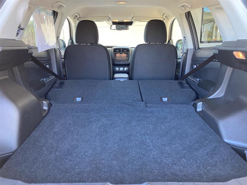 Mitsubishi Outlander Sport  2025