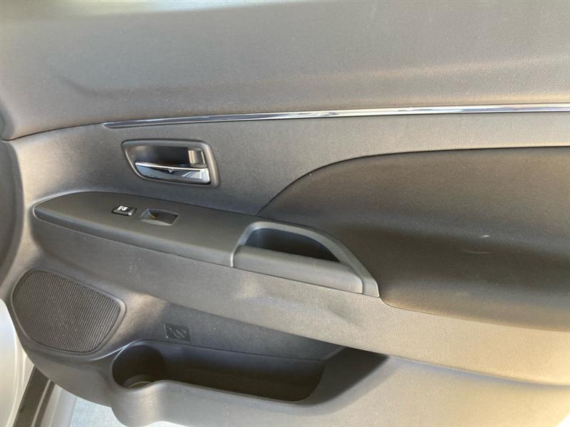 Mitsubishi Outlander Sport  2025