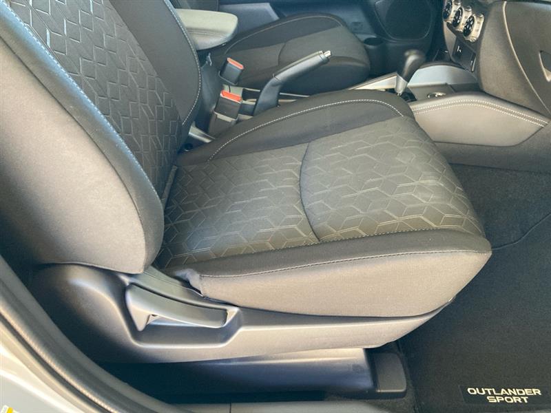 Mitsubishi Outlander Sport  2025