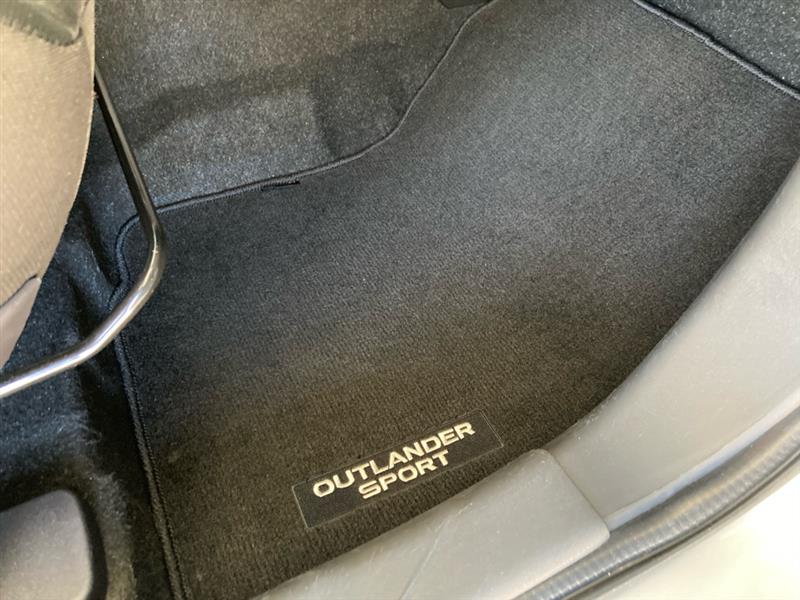 Mitsubishi Outlander Sport  2025