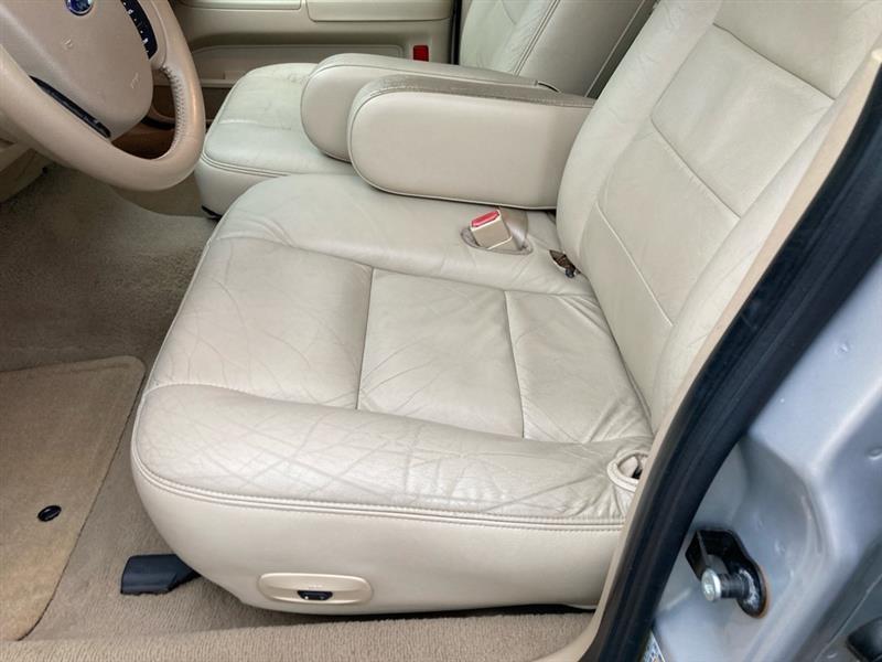 Ford Crown Victoria  2008