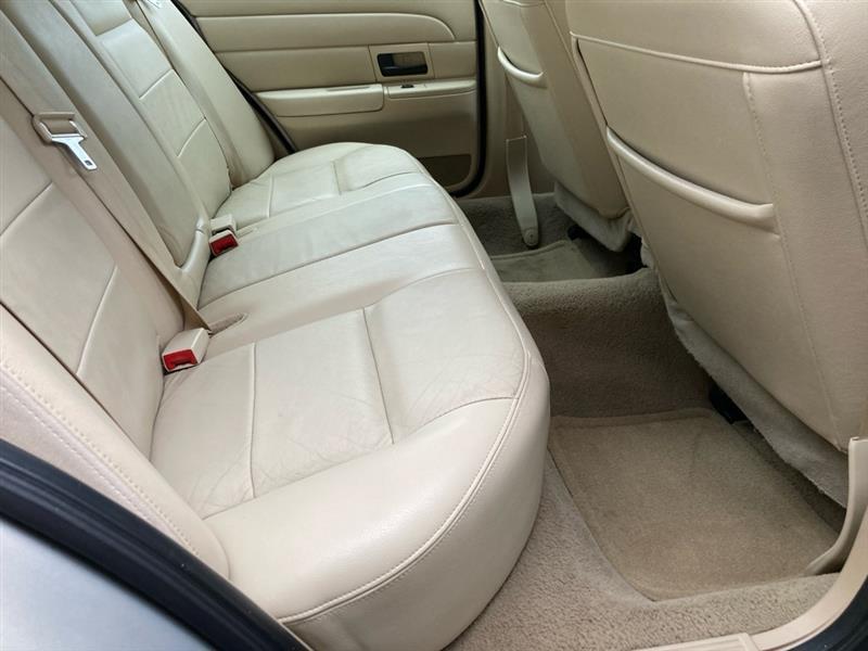 Ford Crown Victoria  2008