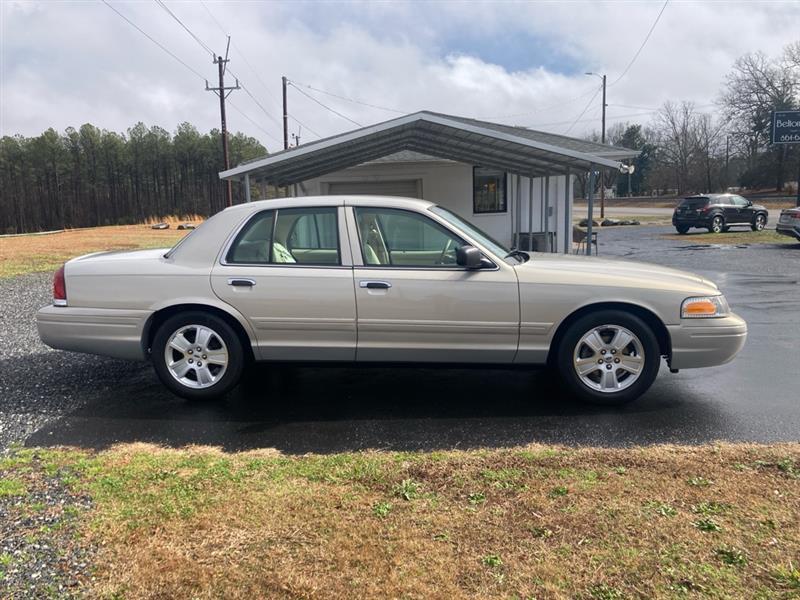 Ford Crown Victoria  2008