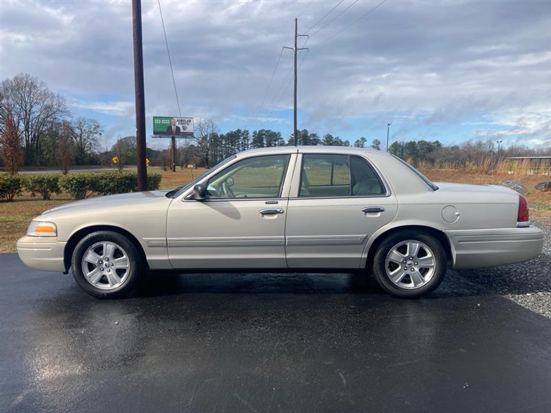 Ford Crown Victoria  2008