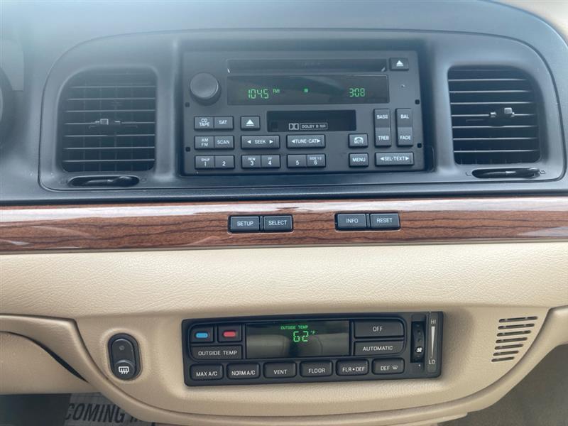 Ford Crown Victoria  2008