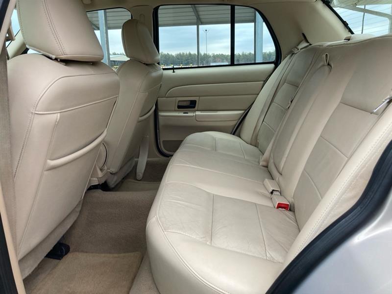 Ford Crown Victoria  2008