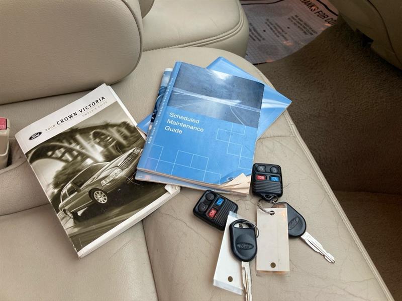 Ford Crown Victoria  2008